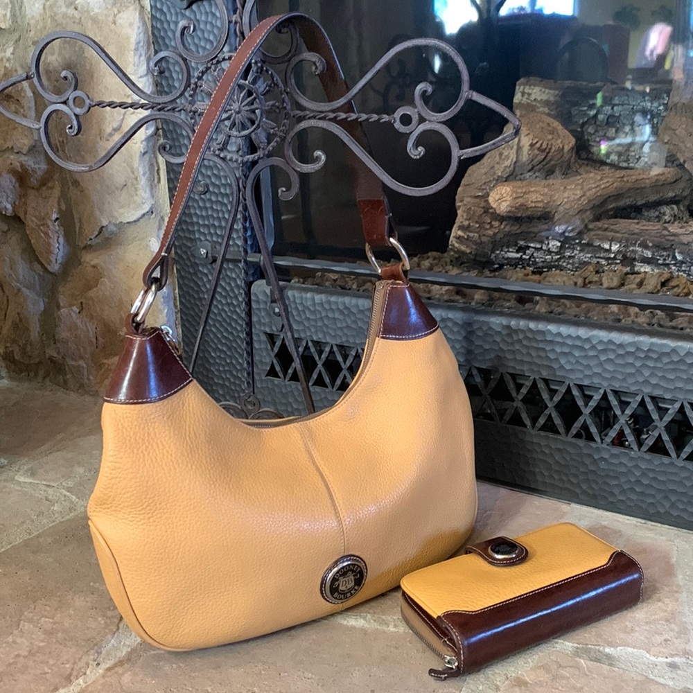 🔥 Dooney & Bourke Handbag and Wallet 🌻 offers welcomed 💛